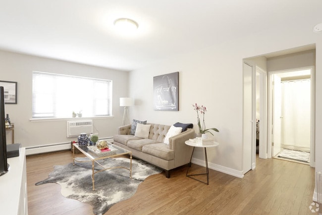 Renovated Living Room - Oakdale Terrace - 525 W Oakdale Ave