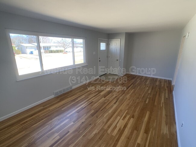 Photo - 858 Hazelvalley Dr