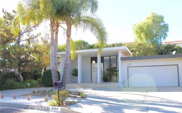 Building Photo - 6757 Daryn Dr