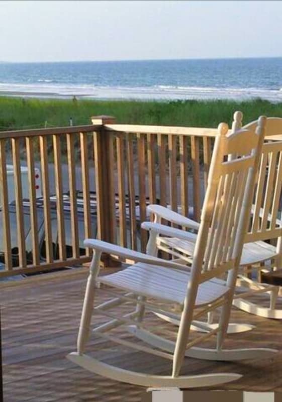 Building Photo - 102 Revere St