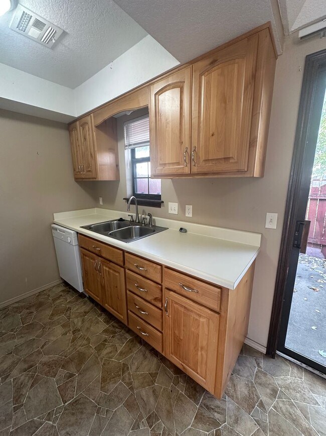 Photo - 1107 St Louis Ave