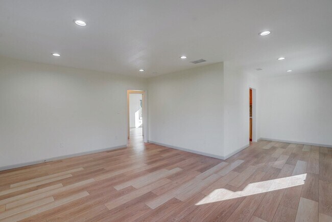 Photo - 4725 Sawtelle Blvd