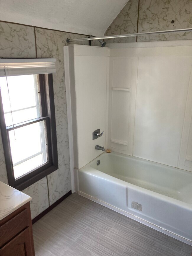 101 Park St N Unit upper