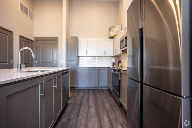 1BR, 1BA - 687SF - Kitchen
