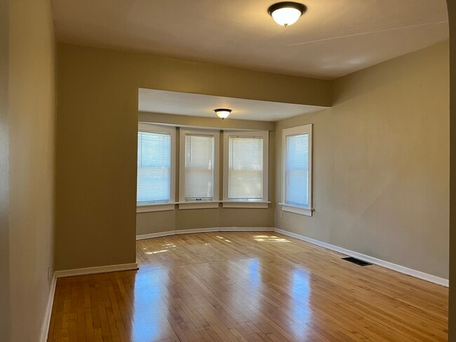 352 E Rosedale Ave Unit LOWER