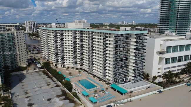 Photo - 3725 S Ocean Dr Unidad 1022