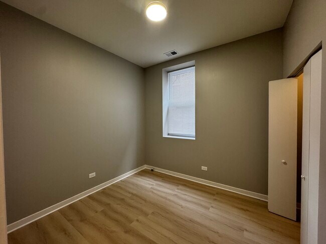 Photo - 4007 W School St Unit E