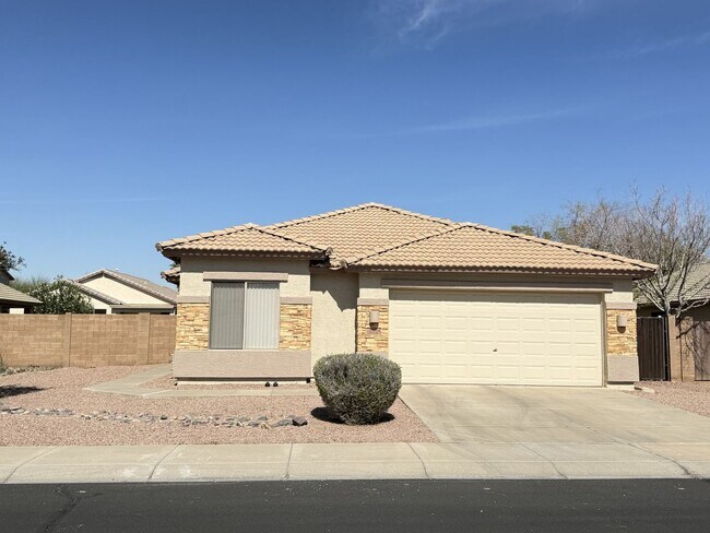 Building Photo - Nice 4bdrm + den in Avondale CWS