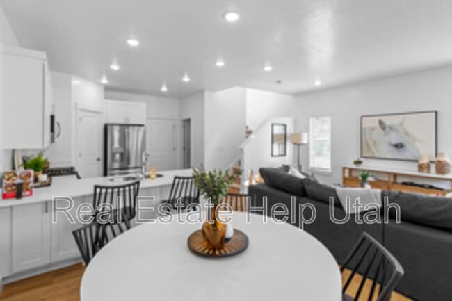 Photo - 281 W 1150 N