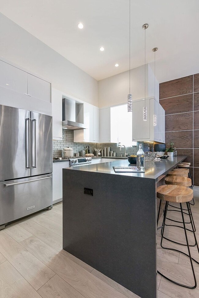 Photo - 1086 S Van Ness Ave