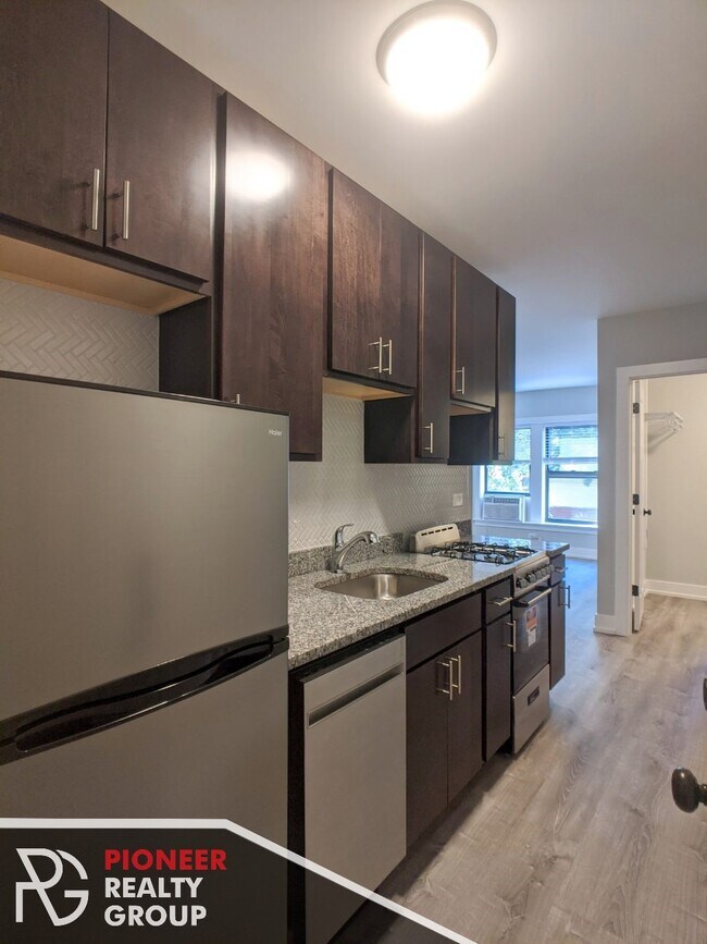 Photo - 711 W Brompton Ave
