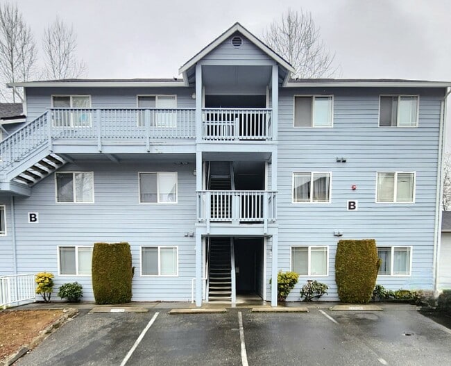 Building Photo - 2 Bed/ 2 Bath Condo Everett Near Boeing and Paine Airport