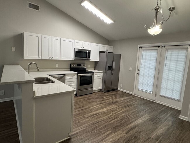 Beautiful 3 bed 2 bath home with open floorplan