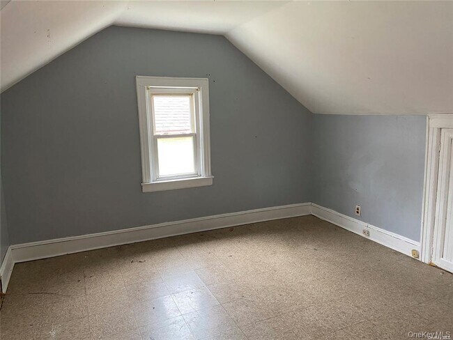 Photo - 215-22 112th Ave