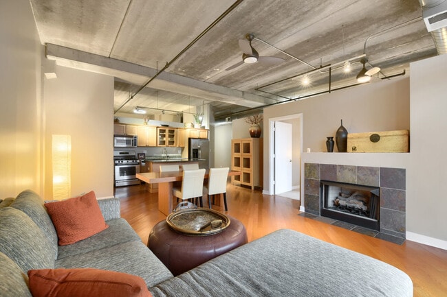 Photo - 811 W 15th Pl Unit 303