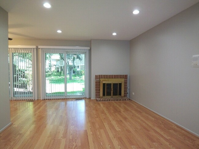 1546 Williamsburg Dr