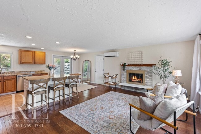 Photo - Elevated Living in Illahee – Style, Space ...