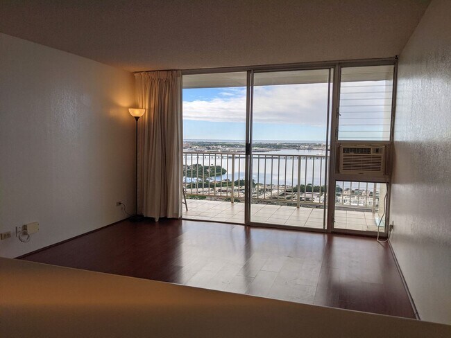 Building Photo - Conveniently Located Pearlridge Condo - 1 Bed/1 Bath/1 Parking Stall Unit 3206