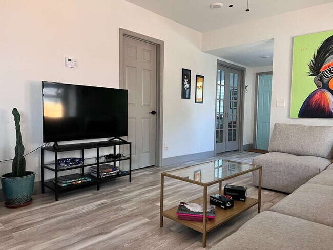 Photo - "Charming 2-Bed, 2-Bath Gem in the Heart of St. Petersburg – 1100 Sq. Ft. of Comfort!"