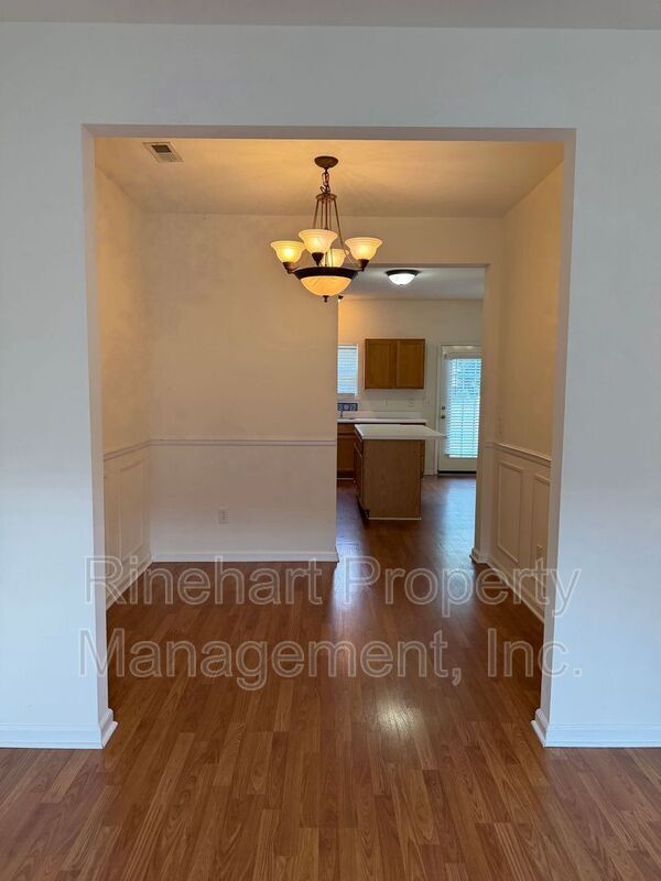 Photo - 737 Atherton Way