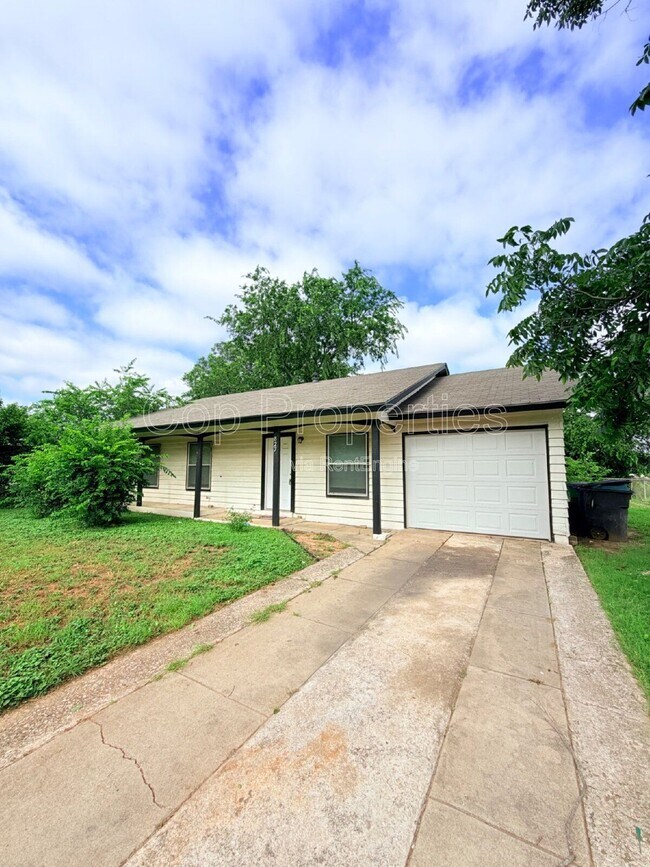 827 Dunwoodie Dr