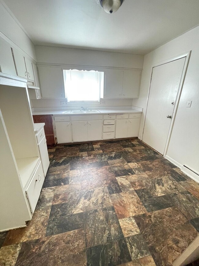 Building Photo - 6426 N 87th St Unit 3