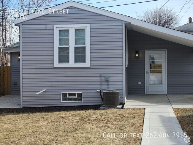 Building Photo - Beautiful 2 Bedroom Single Family Home