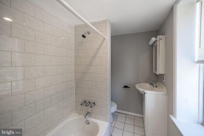 Photo - 734 S 9th St Unidad 3F
