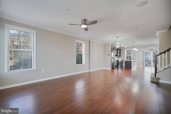 Photo - 412 Woodcrest Dr SE