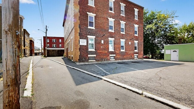Photo - Live in Salem! 3Bed for July 1st, 2026