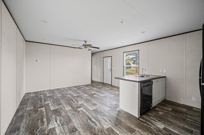 Photo - 423 Silliman St