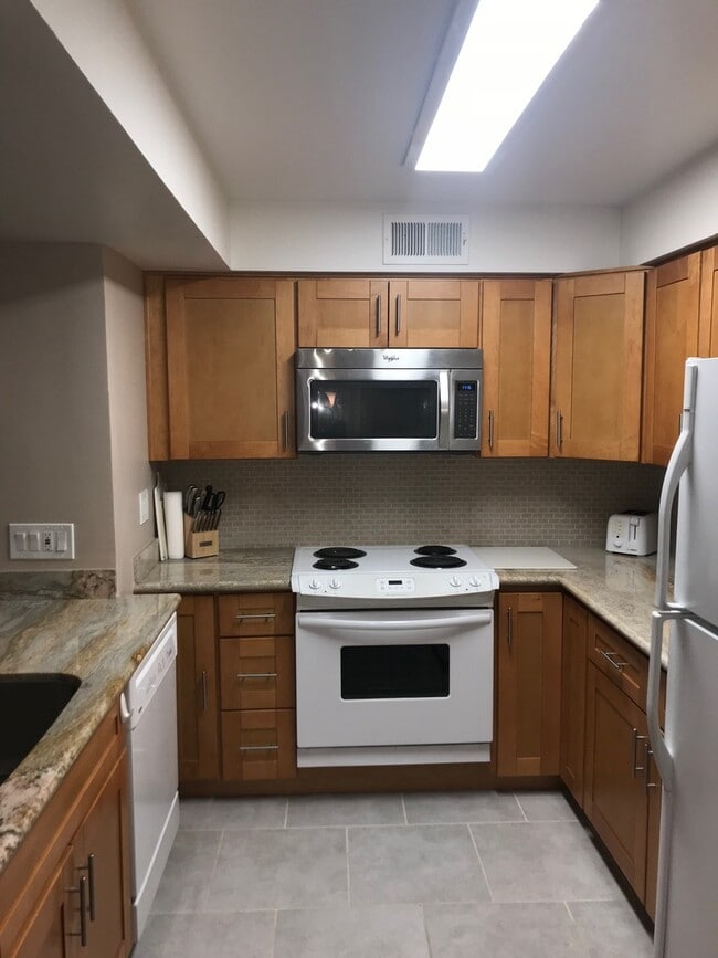 Photo - UNFURNISHED Upgraded Condo in Central location - Quiet Condominium Complex