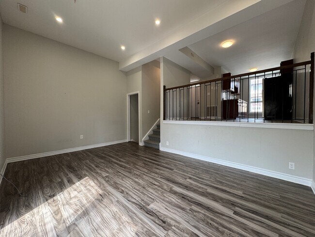 Photo - Updated 3 Bedroom 1.5 Bathroom Townhome in the Quiet Corunna, Ontario! Unité 31