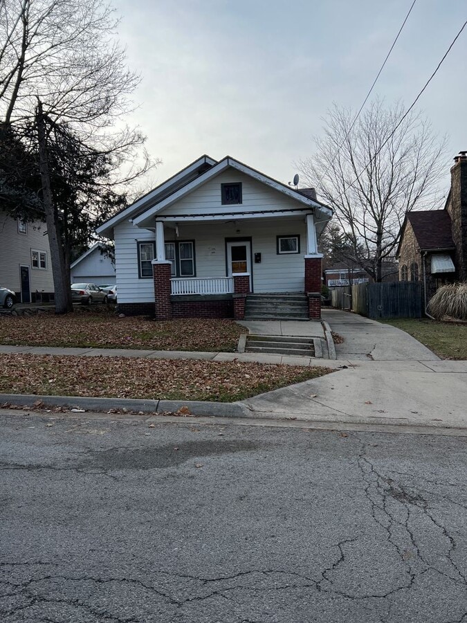 Photo - 132 N Chicago Ave
