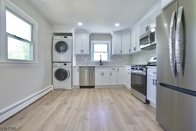 Photo - 467 Hobson Ave