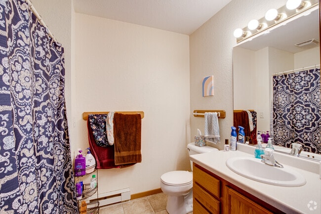 2nd Floor Bathroom