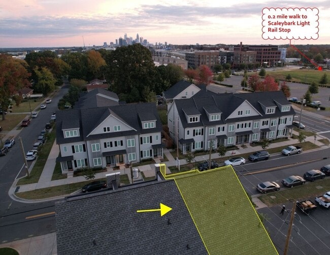 Photo - 215 Freeland Ln