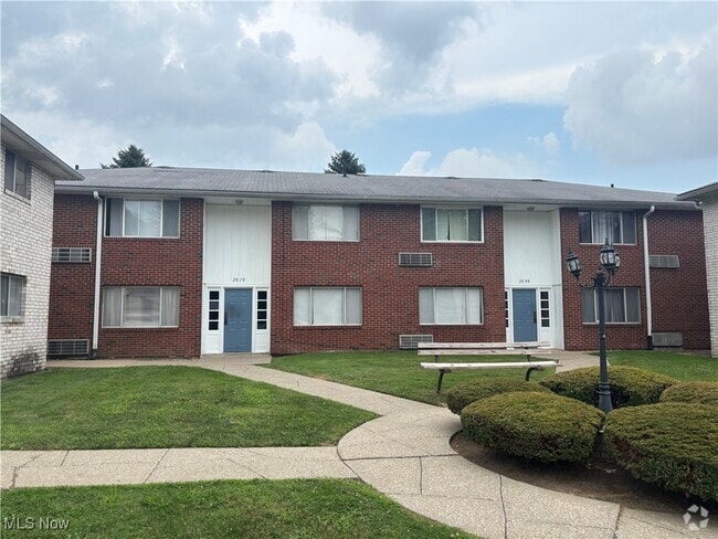 Building Photo - 2010 Woodlawn Ave NW Unit 7 Rental