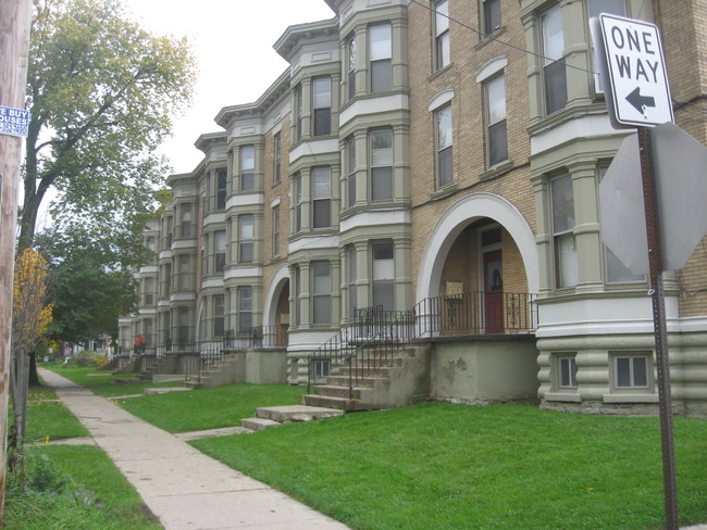 Lafayette-Barton - Lafayette-Barton Apartments