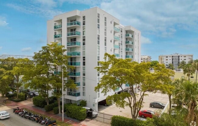 Building Photo - 1035 West Ave Unit 502