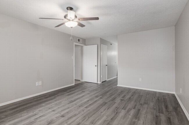 Building Photo - 10555 Turtlewood Ct Unit 412