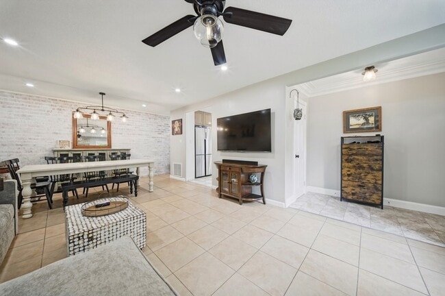 Photo - 1317 Faraid Ln