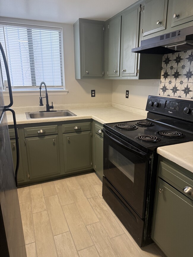 Photo - 1013 Dickerson Dr SE Unit B