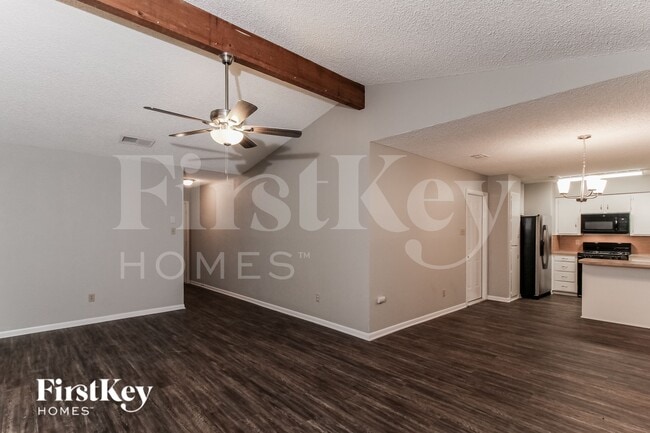 Photo - 202 Carolyn Dr