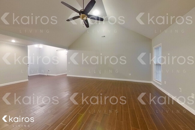 Photo - 240 Camelot Way