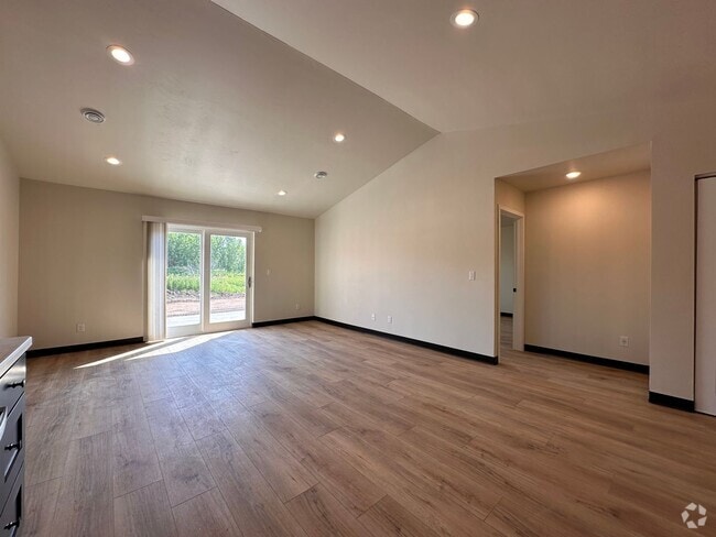 Building Photo - 1663-1665 Amy St Rental