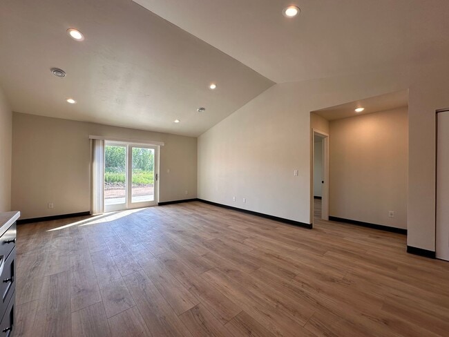 Building Photo - 1663-1665 Amy St Rental