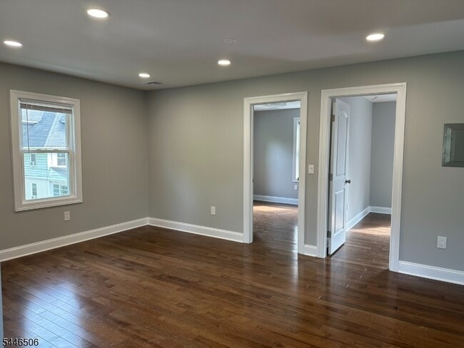 20 Van Dyke Pl