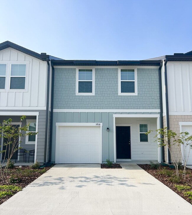 Brand New 3/2.5 Modern Townhome with 1 Car... - Brand New 3/2.5 Modern Townhome with 1 Car...