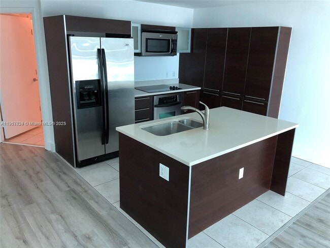 Building Photo - 1900 N Bayshore Dr Unit 3907